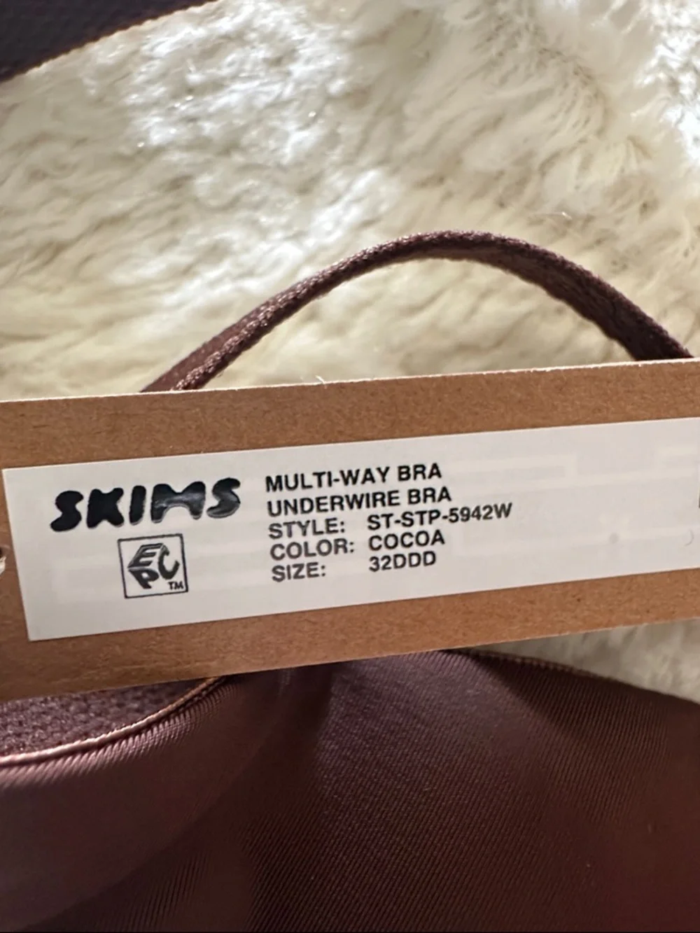 SKIMS Multi-Way Molded underwire Bra in Cocoa - Picture 2 of 2